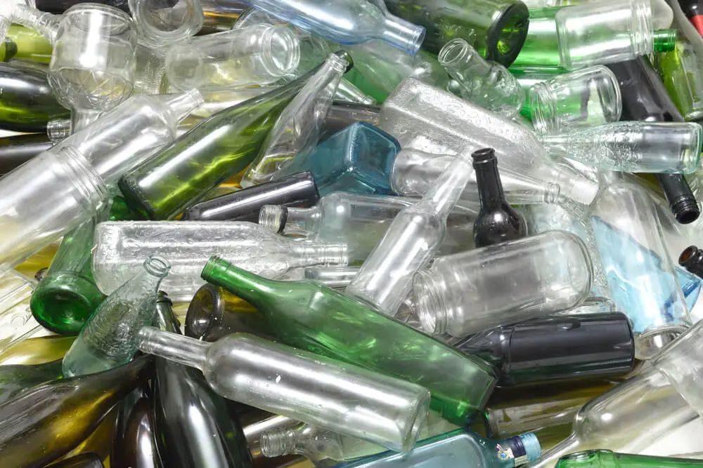 processo di riciclo delle bottiglie di vetro