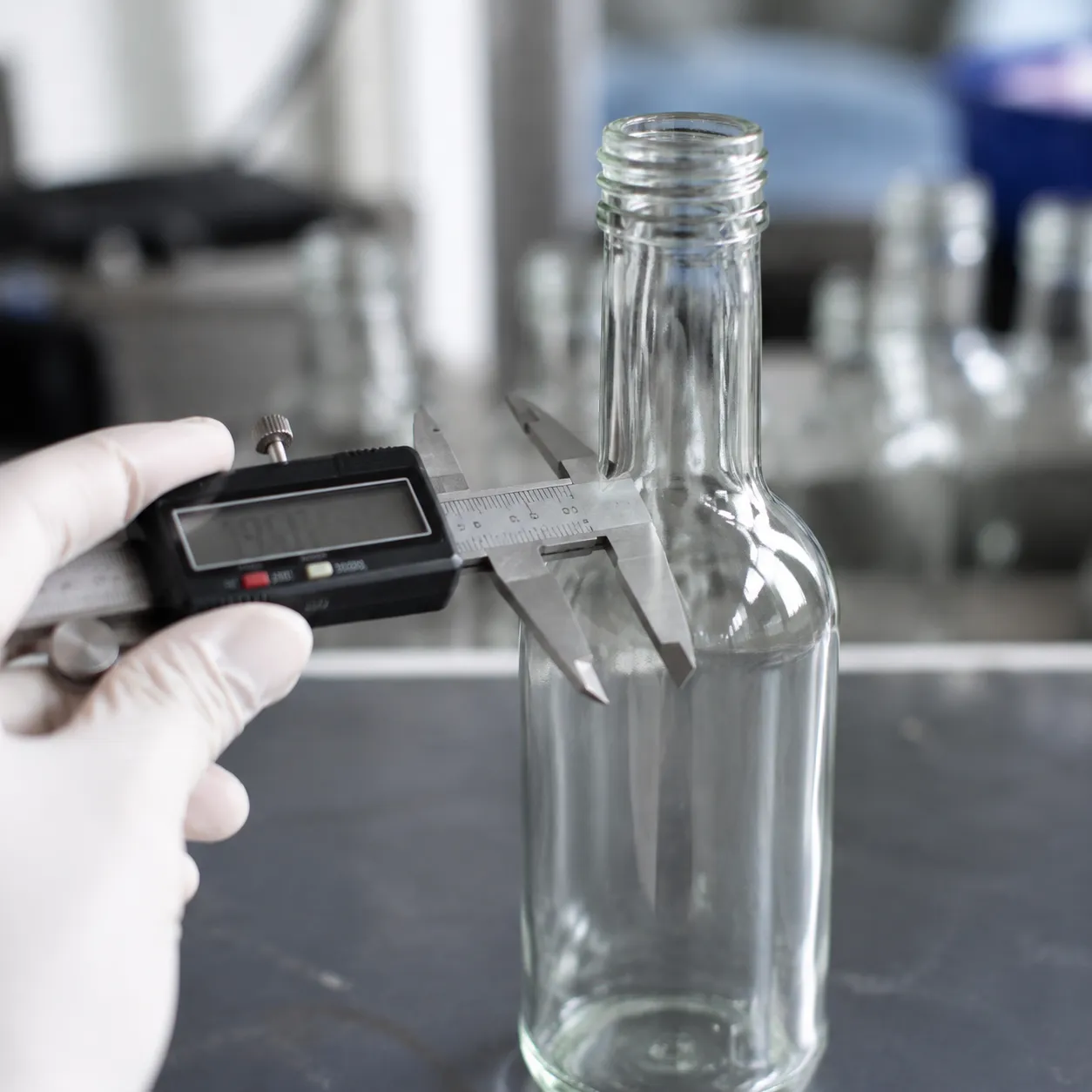glass bottle wall thickness standard